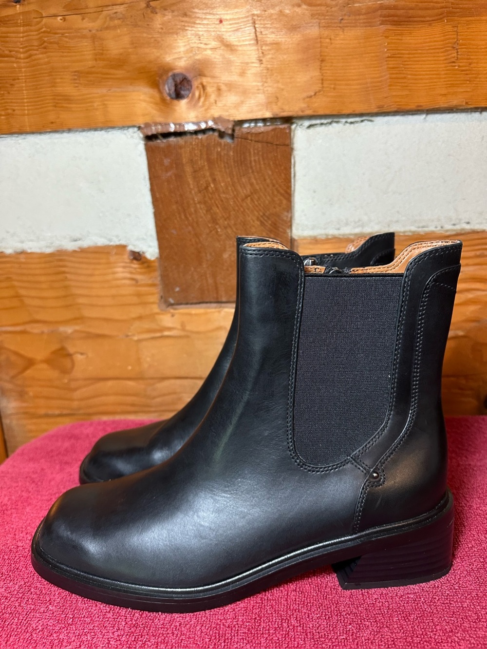 Franco Sarto Women's 7.5 Gabi Chelsea Black Leather Ankle Boot Classic City NEW